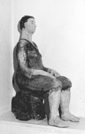 Sitzende Frau Ton, farbig gefaßt, 1996